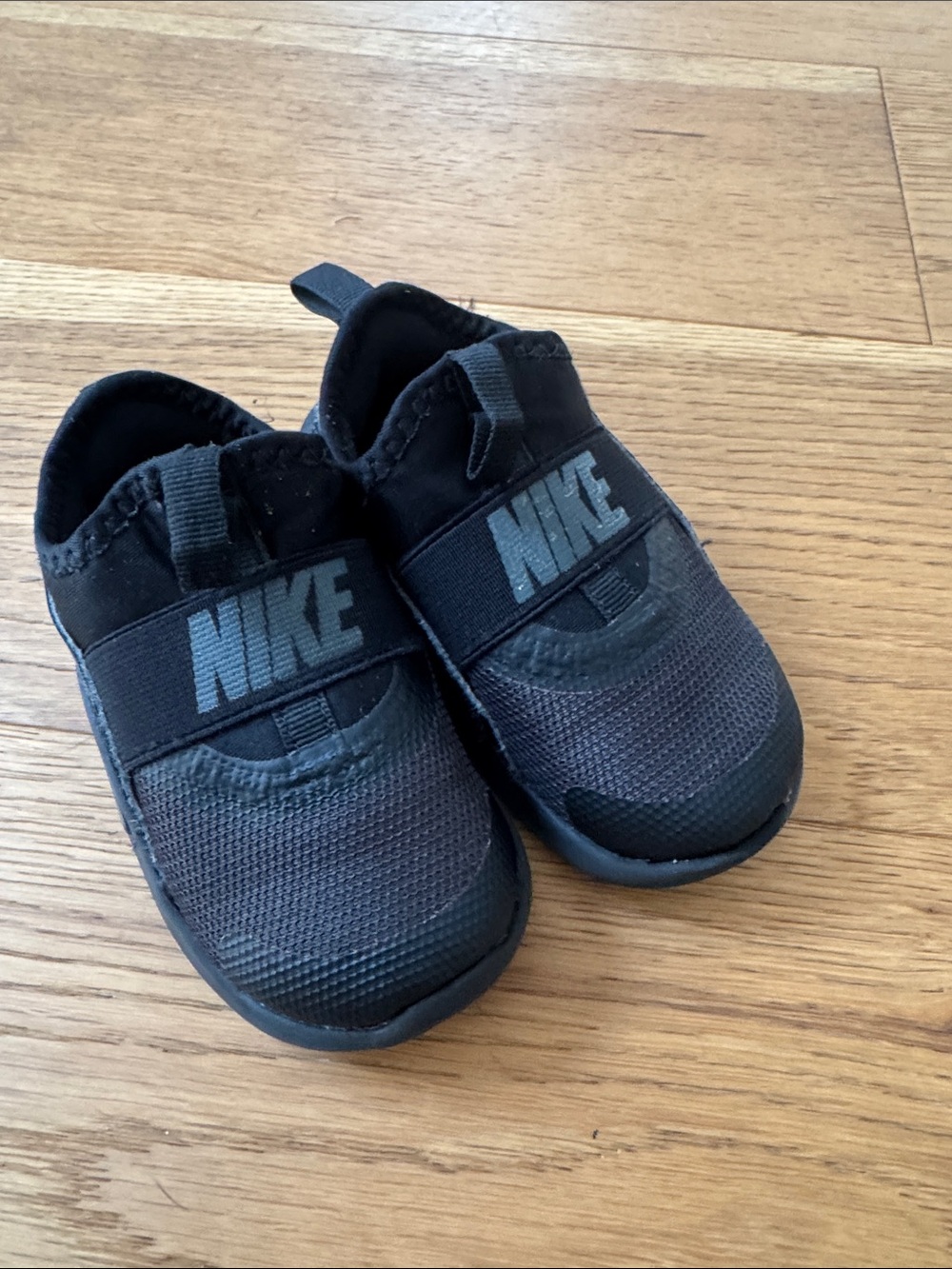 Nike Kids Black Slip-On Sneakers with Elastic Strap